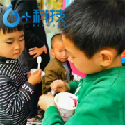 難怪你家生意不好來看冰淇淋自動(dòng)售賣機(jī)器人是怎樣為你引流的。