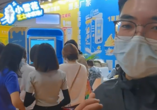 給大家分享下自動(dòng)冰淇淋售賣(mài)機(jī)為什么可以抵御電商沖擊？