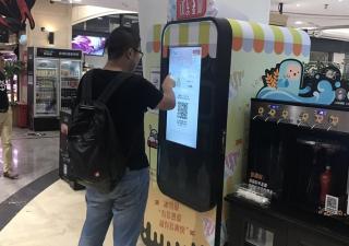 商場(chǎng)里的賺錢好生意-無人自助冰淇淋機(jī)